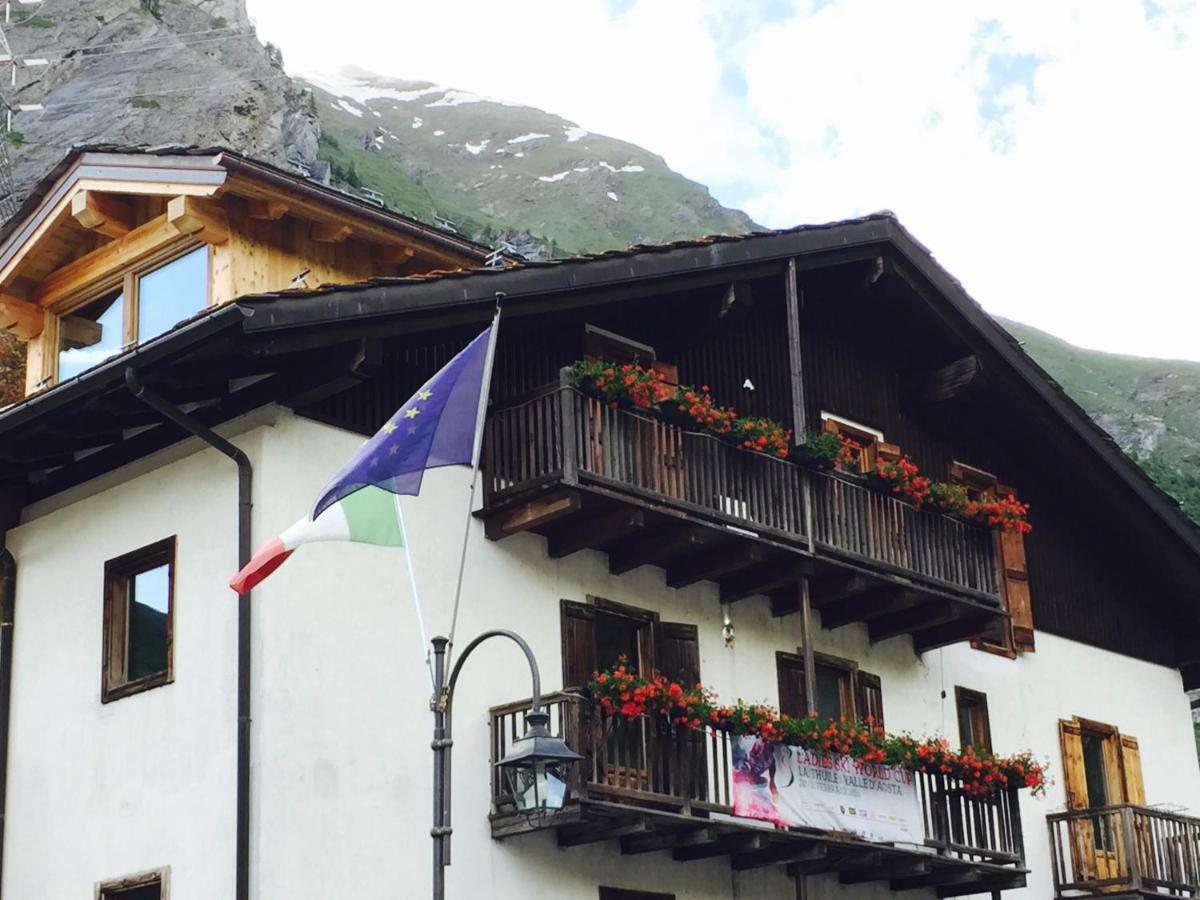 Lthorses & Dreams Bed and Breakfast La Thuile Exteriör bild